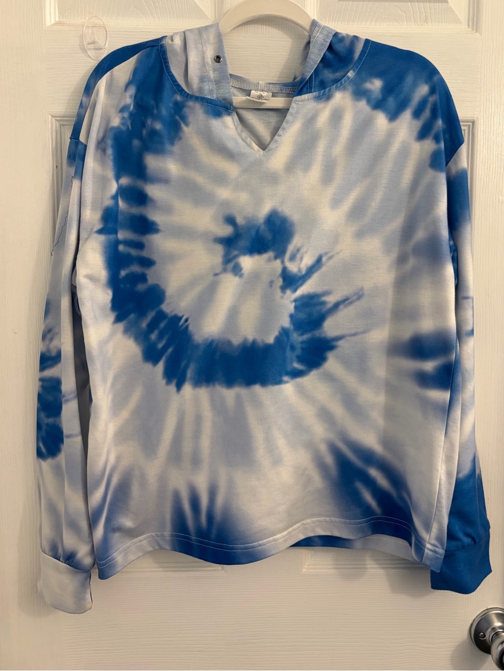 Freestyle Blue and White Tie-Dye V-Neck Hoodie Top. Size medium